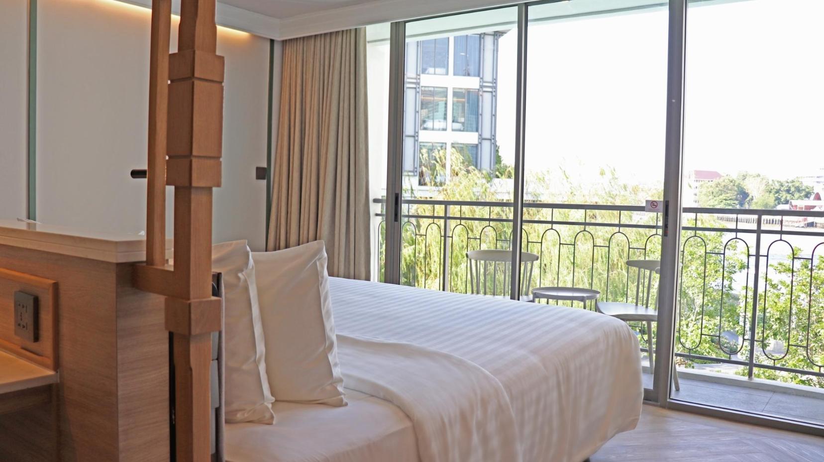 UHG四分之一湄南酒店外观图